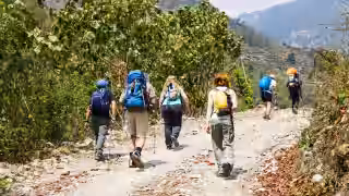 making friend in solo trek