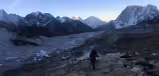 Hiking Everest route with snowy landscapes Hiking Everest route with snowy landscapes