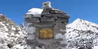 Stone sign with Gokyo Lake details