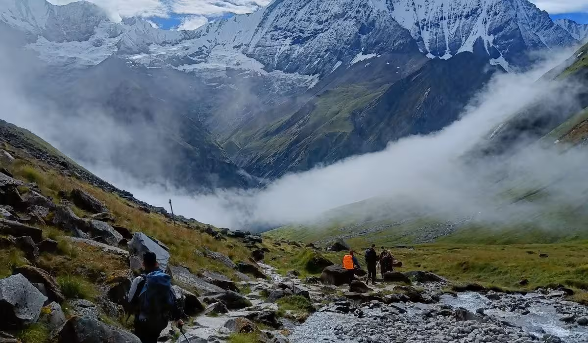 Backpackers trekking on Annapurna trail