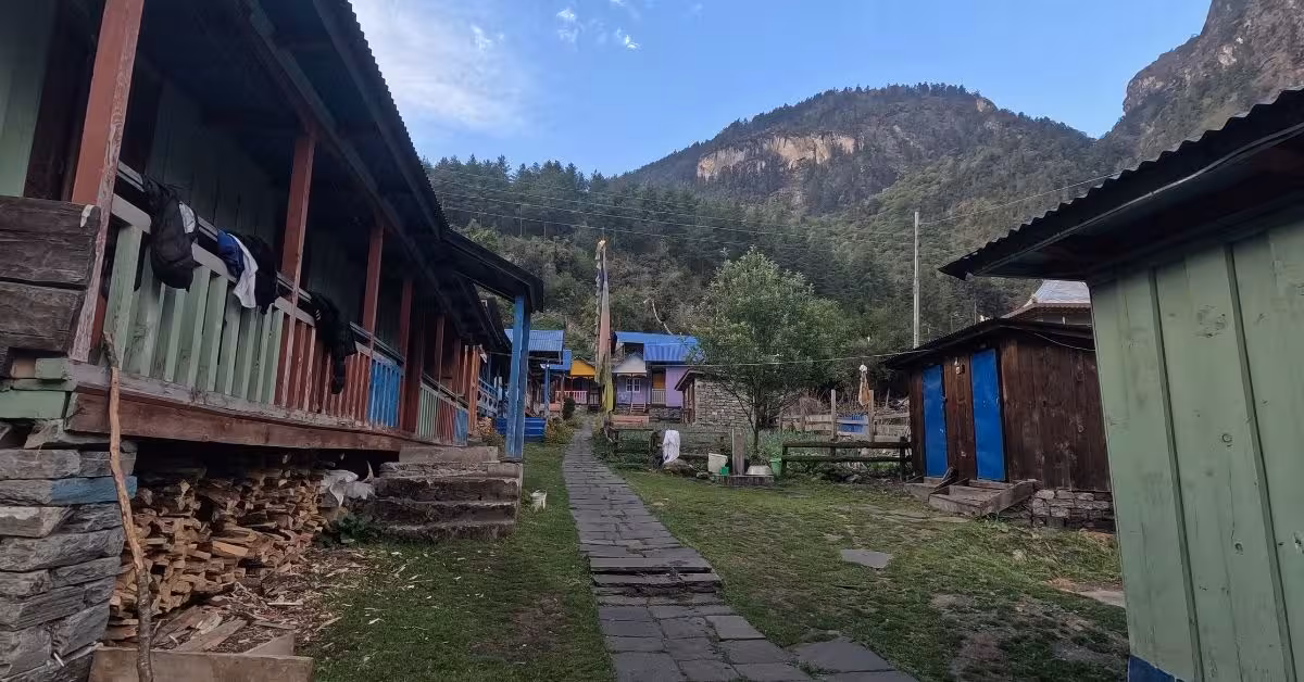 Manaslu teahouse shelter for tired trekker