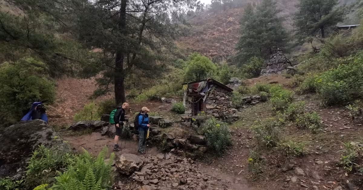 Narrow trail on Manaslu trekking route