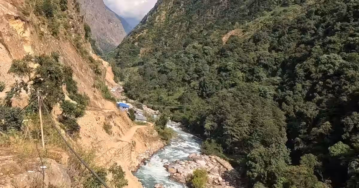 River flowing through Kanchenjunga valley trail