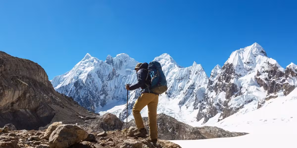 climber-reaching-hillary-step-on-everest.jpg