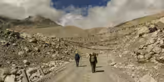 climbers-on-the-route-of-mount-everest.jpg