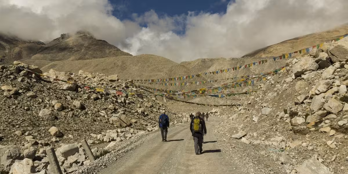 climbers-on-the-route-of-mount-everest.jpg