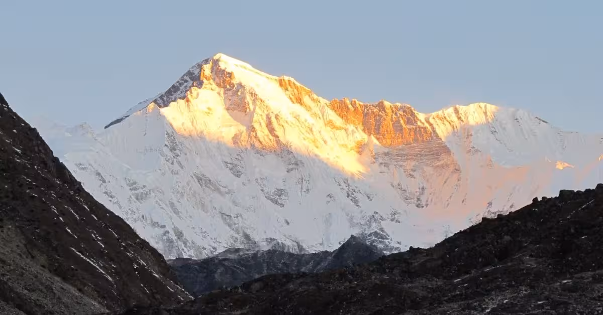 good-spring-view-at-everest-1.jpg