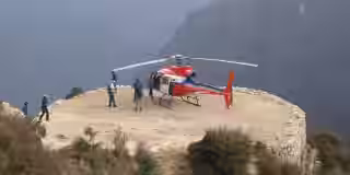 helicopter-landing-near-everest-base-camp.jpg helicopter-landing-near-everest-base-camp.jpg