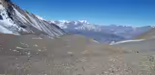 high-altitude-trail-at-annapurna-circuit-pass-1.jpg