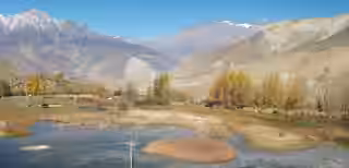 pastoral-scene-along-annapurna-circuit-trail-route.jpg