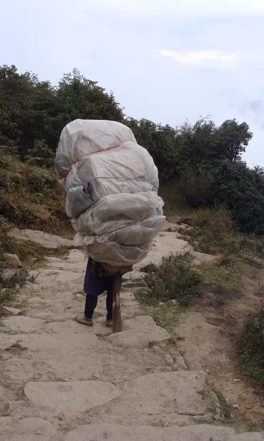 porters-guide-in-everest-base-camp.jpg