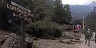 trail-leading-to-Larke-Pass-.jpg