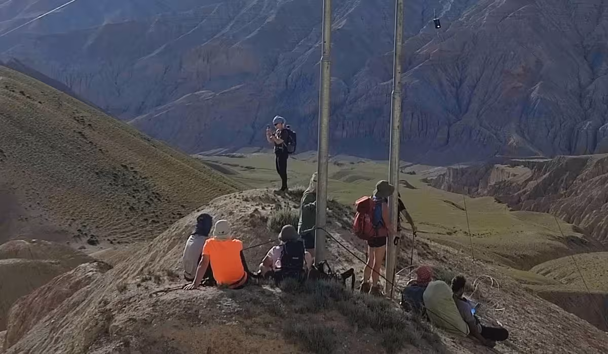 trekkers-resting-during-the-trek-to-upper-mustang.jpg