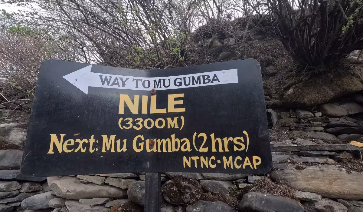 Signpost in Nile village indicating the route to Mu Gumba