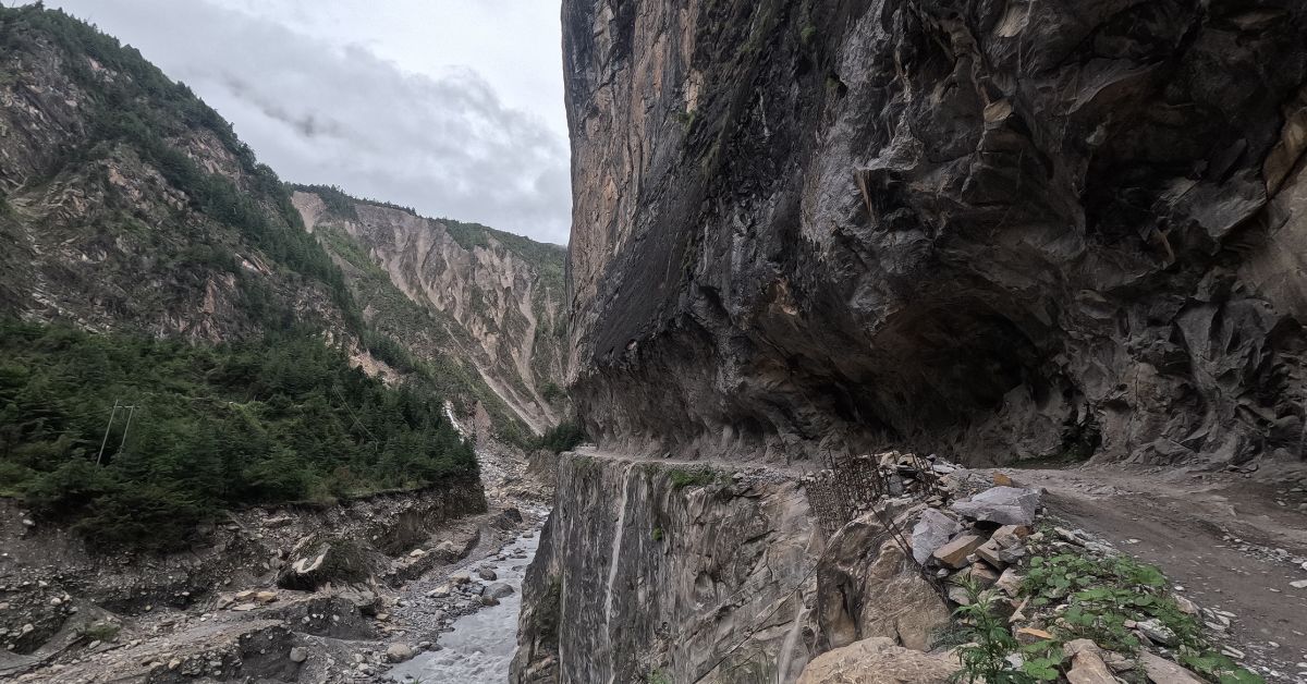 Cliff road section on Annapurna Circuit trek