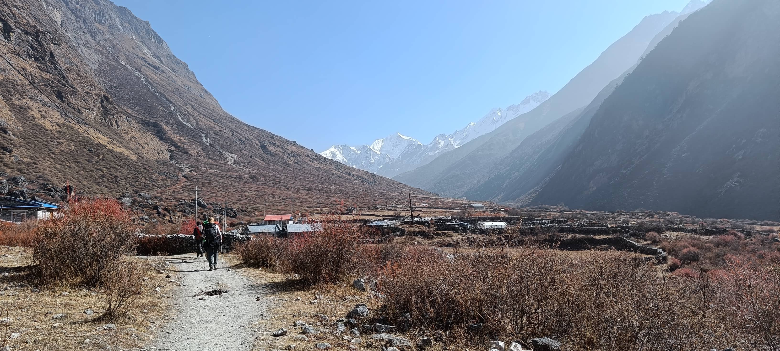 Langtang trel way to Kyanjen Gumba.jpg