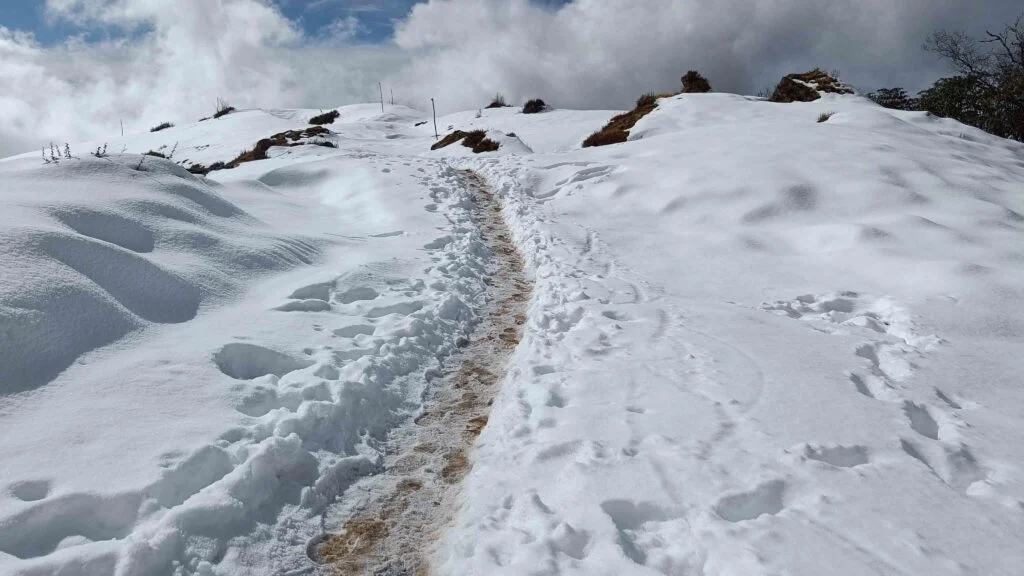 Trail towards High Camp from Badal dada on the month of January 2022