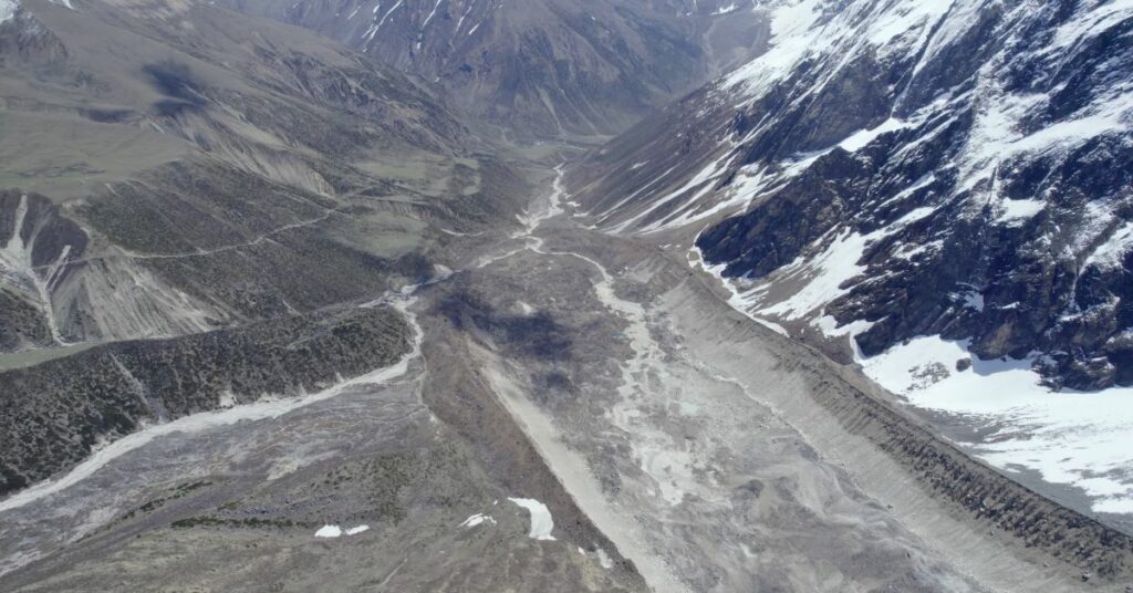 manaslu routes and scenes