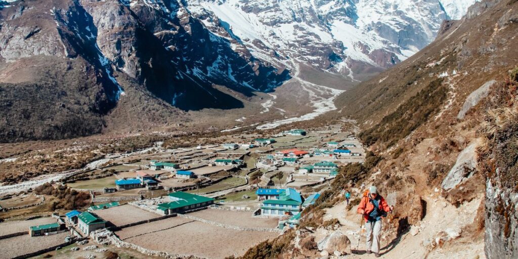 environmental background of everest during the summit climb